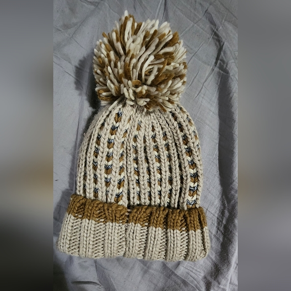 Roots Canada Beige Beanie Hat Chunky Knit Pom Pom Winter Fall Wool Blend - Picture 2 of 4
